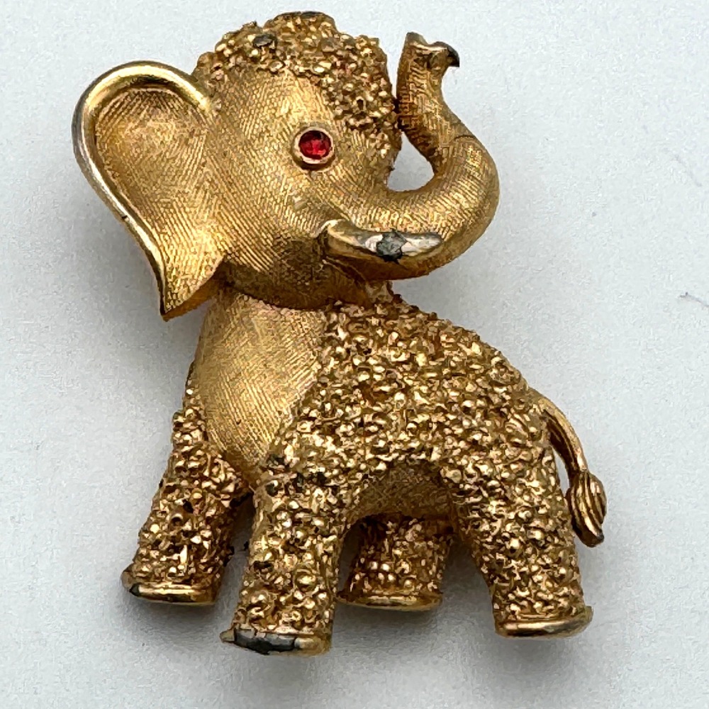 Vintage Trifari Elephant Brooch Pin Signed Gold Tone Red Eye Figural 13g 1.25in